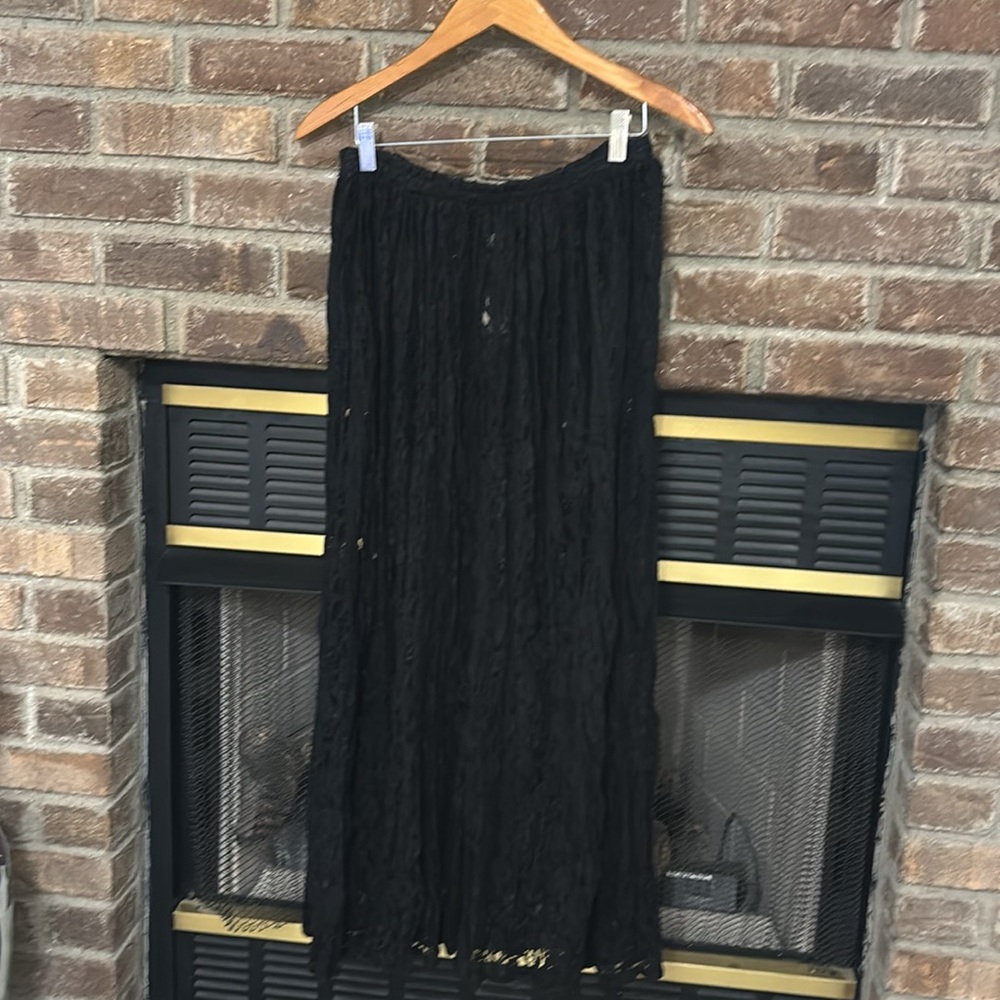 Vintage Express Tricot
All Lace Black Midi Skirt Size L NWT - Picture 3 of 12